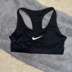 black nike sports bra with padding inserts
